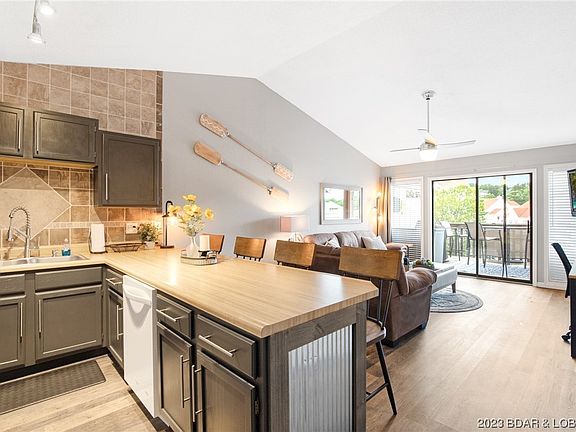 3rd image of 21 Southwood Shores Pl #4C