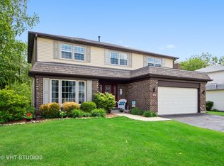 570 Cortland Dr, Lake Zurich, IL 60047