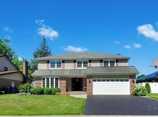 1722 N Burning Bush Ln, Mount Prospect, IL 60056