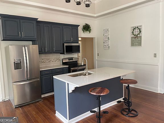 3rd image of 533 Harrold Ave