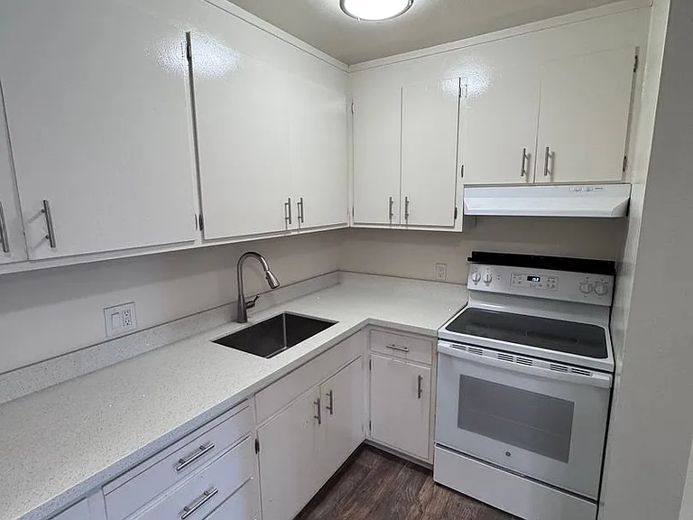 532 Bancroft Avenue — Photo 5