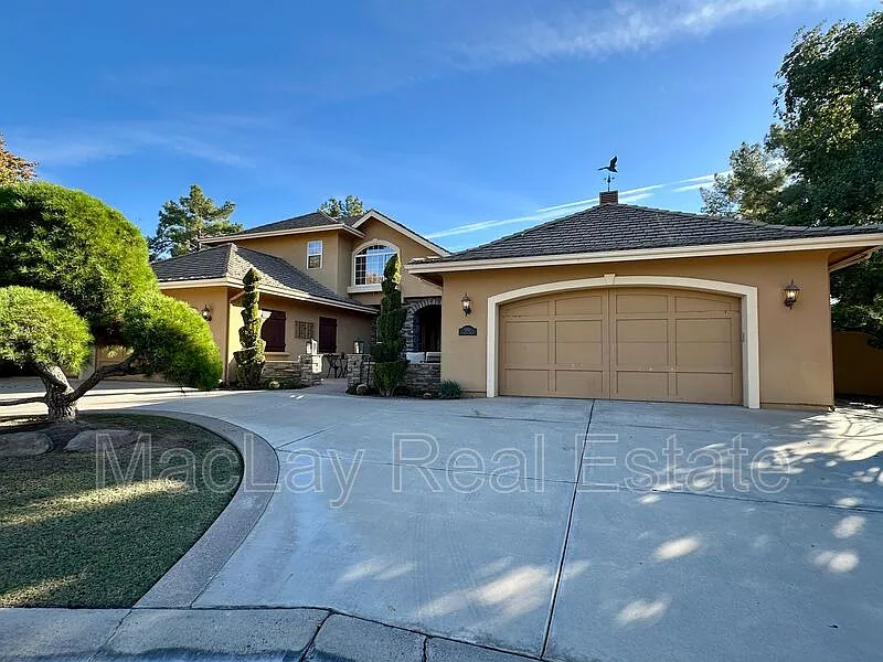 5 bed, 4.0 bath, 4448 sqft, $6,900 — Photo 3