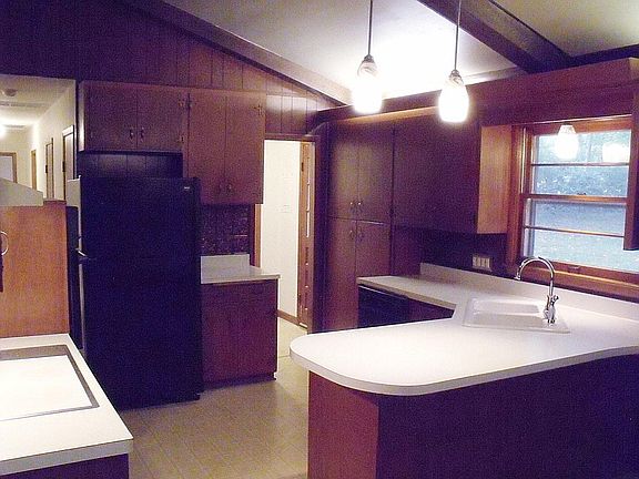 4th image of 2946 E Eastmoor Dr