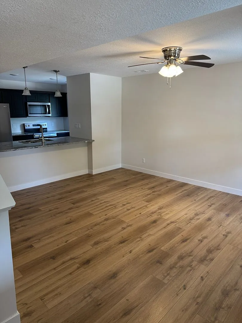 613 N. Oak St. — Photo 3