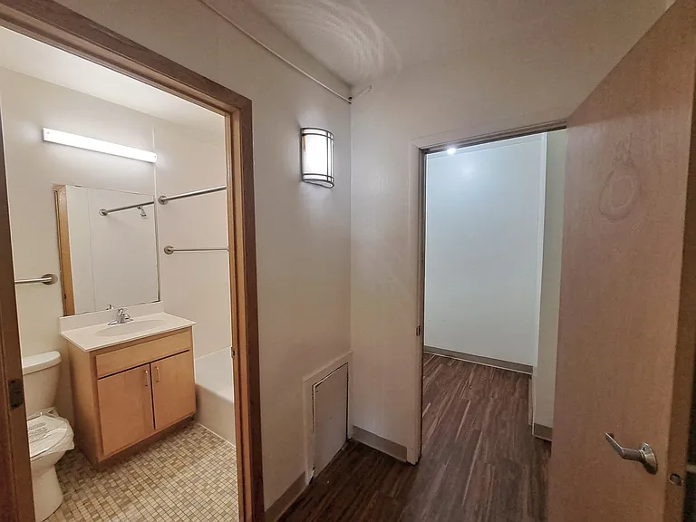 Rolling Hills Apartments — Photo 38