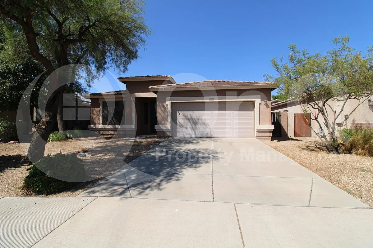 3 bed, 2.0 bath, 2011 sqft, $2,099 — Photo 2