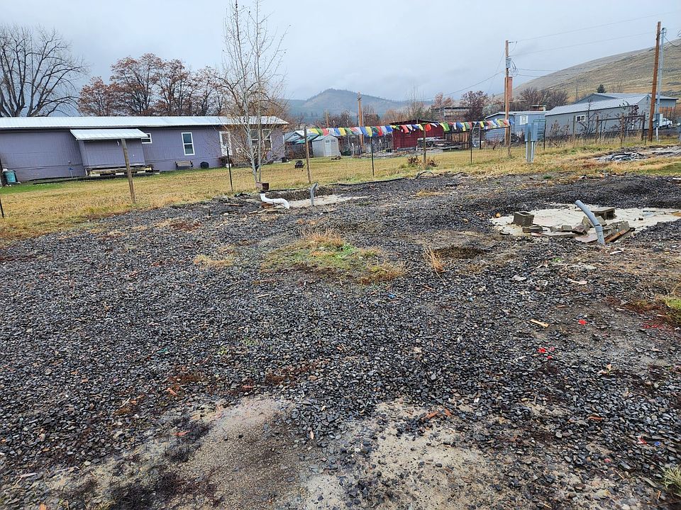 2nd image of 208 3rd Ave NE