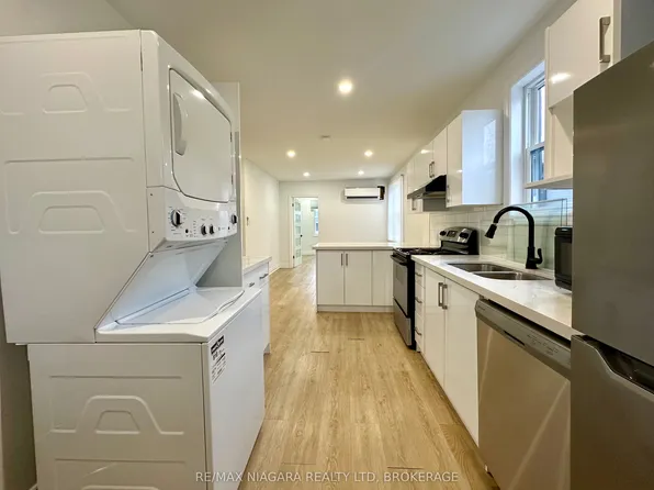 6065 Main St #2, Niagara Falls, ON L2G 6A1