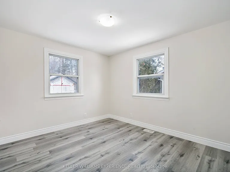 52 Cundles Rd E #UPPER — Photo 8