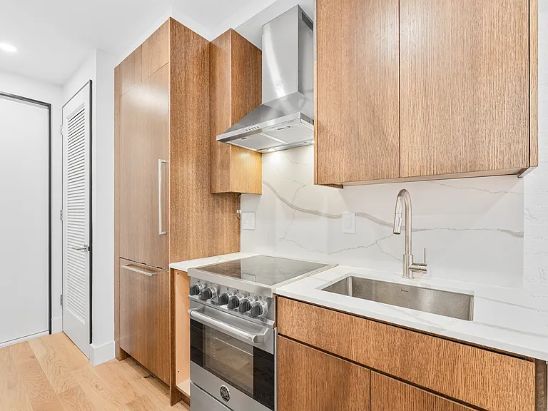 32 Spring St #5 — Photo 3