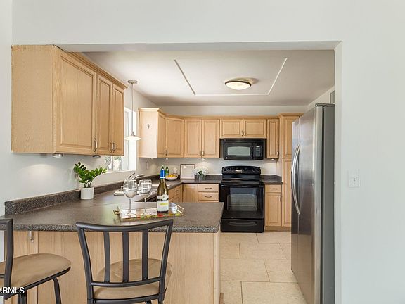 3rd image of 423 E El Camino Dr