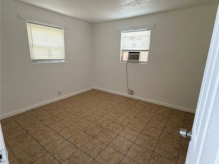 3033 2nd St #3 — Photo 5