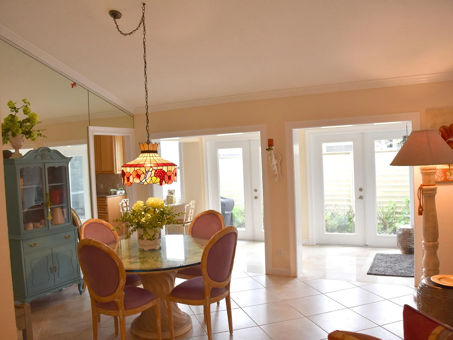 3 bed, 2.0 bath, 1573 sqft, $4,800 — Photo 4