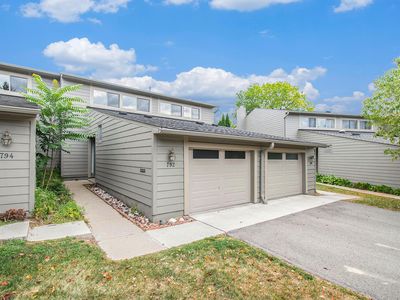 792 Peninsula Ct, Ann Arbor, MI, 48105