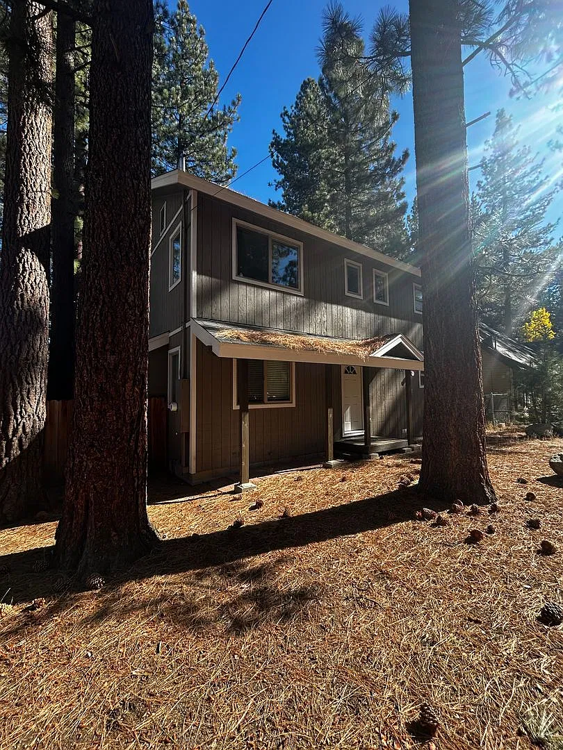 4 Bedroom Home backed right up to the Meadow — Photo 2