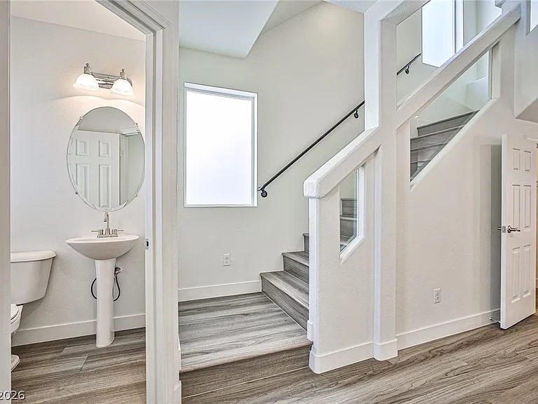 6744 Philharmonic Ave — Photo 19