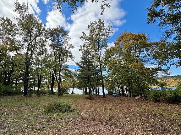 4th image of 304 Round Lake Terrace