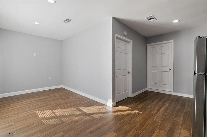 1st image of 8816 Pine Forest Dr