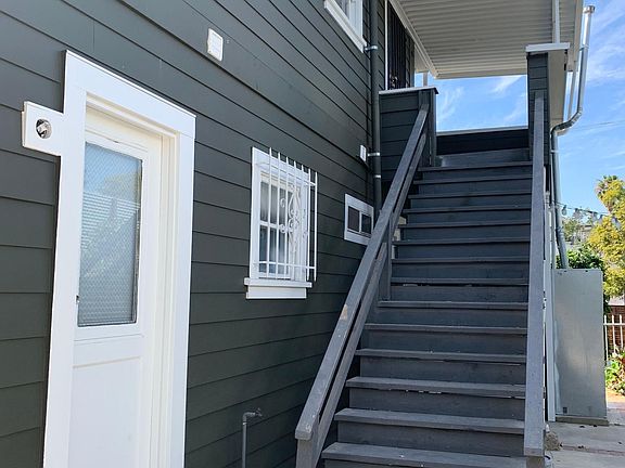3rd image of 702 N Bonnie Brae St
