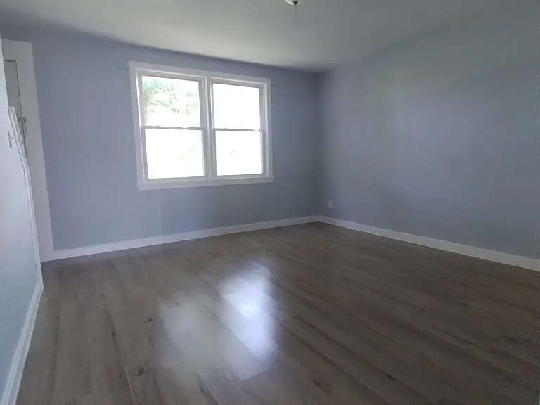 Spacious 2 Bedroom Apartment For Rent Now In Tonawanda — Photo 3