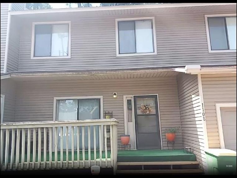 1st image of 1108 N Oaks Ln