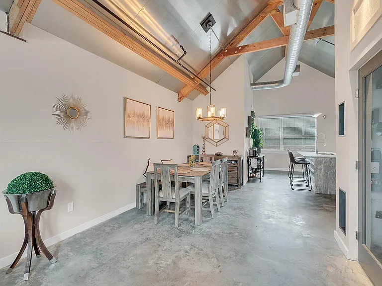 1603 Woodward St #16 — Photo 4