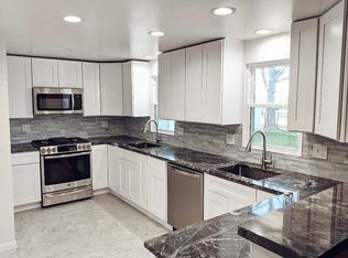 4221 Bushnell Rd, University Heights, OH 44118