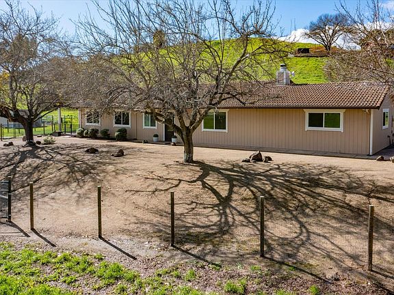 3rd image of 3964 Sierra Vista Drive