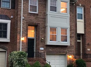 8043 Merry Oaks Ct, Vienna, VA 22182