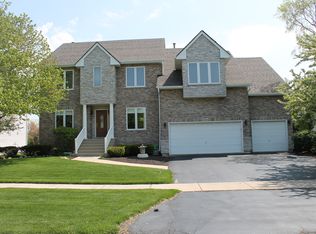 2804 Willow Ridge Dr, Naperville, IL 60564