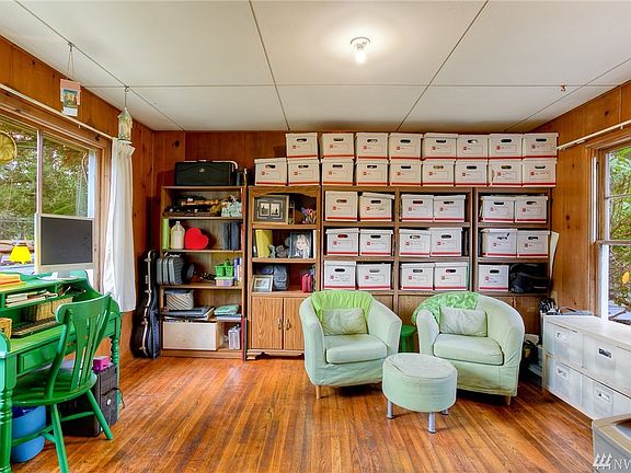3rd image of 721 Edmonds Way