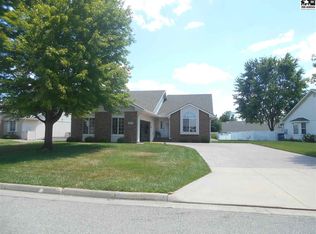 1333 Stone Bridge Dr, Hutchinson, KS 67502