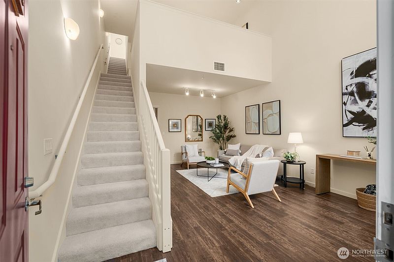 4th image of 10042 Main Street #112