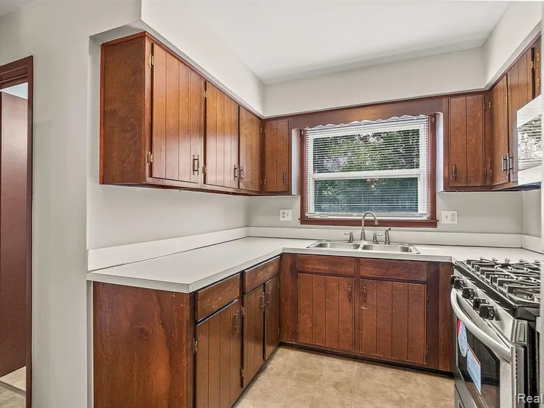 51205 Fairlane Dr — Photo 10