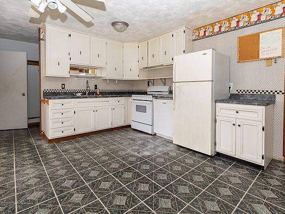 2nd image of 1410 Dillon Dr