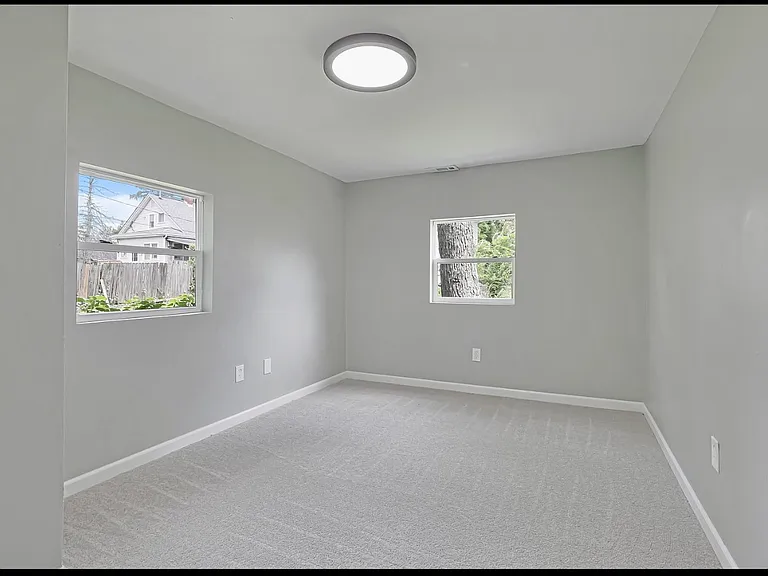 1341 Genessee Ave — Photo 6