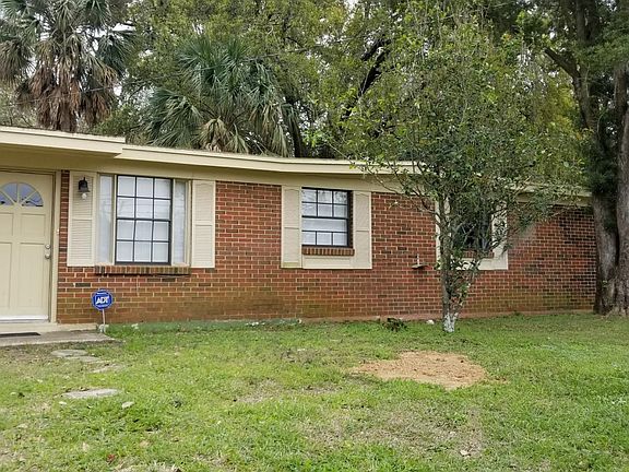 4th image of 2211 Belle Vue Way