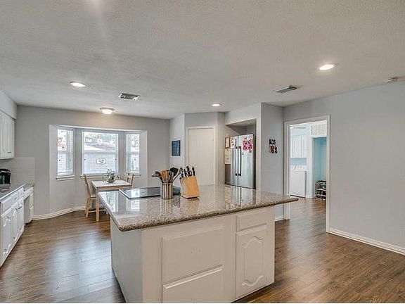 4th image of 1102 Mesa Verde Dr