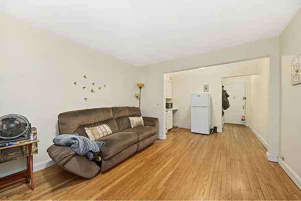 Rented by Douglas Elliman | media 8