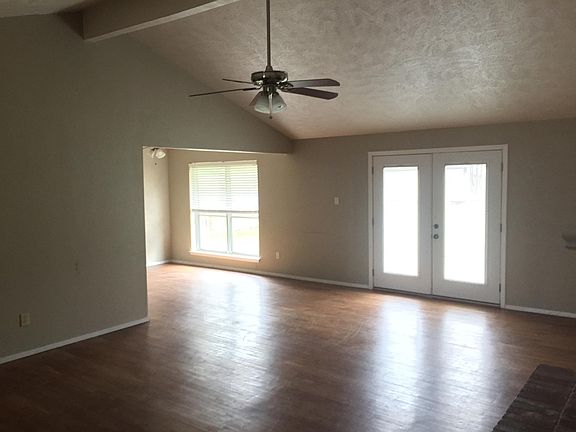 5th image of 2400 Heathercrest Dr