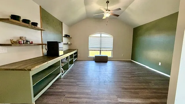 1109 Hickory Creek Dr — Photo 3