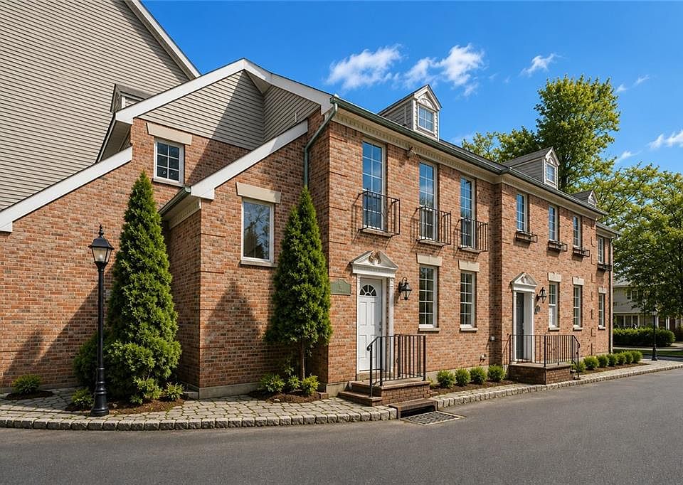 1st image of 12 Lexington Ln