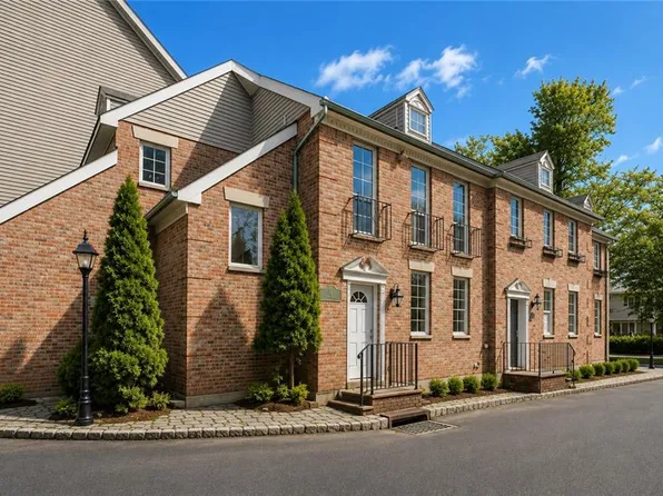 12 Lexington Ln, Staten Island, NY 10308