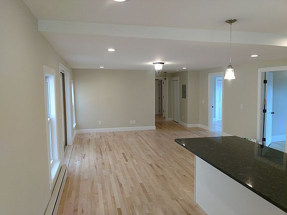 4th image of 544 Main St