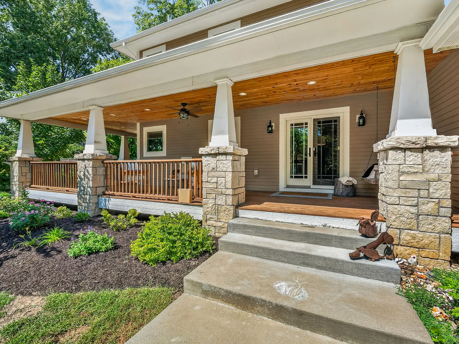 4 bed, 2.5 bath, 3026 sqft, $3,650 — Photo 4