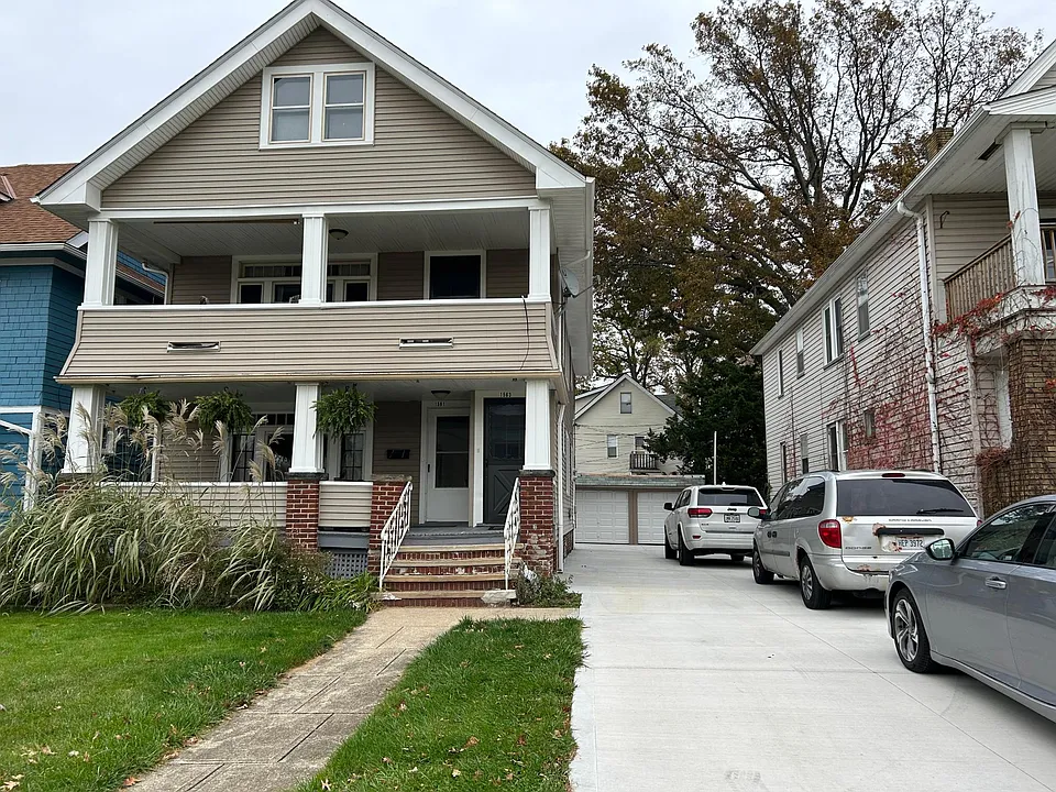 Front of house showing 2 lane driveway
