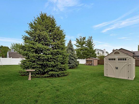 5th image of 15545 Lakeview Dr