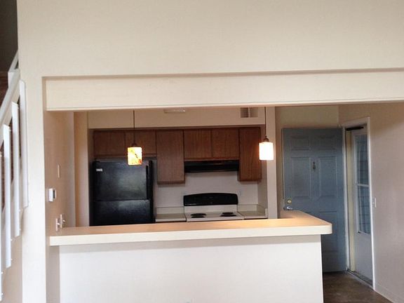 Kitchen and eating bar