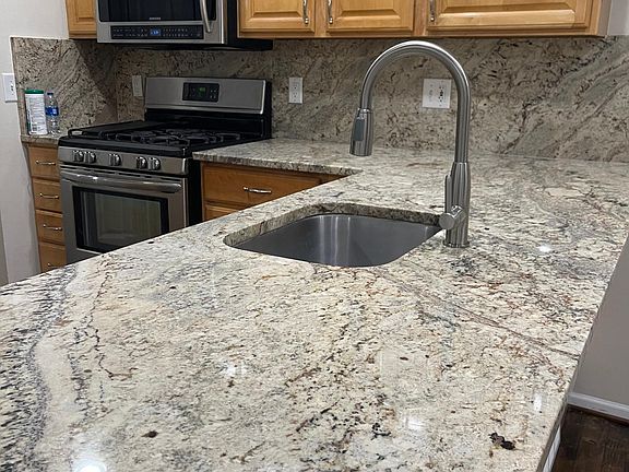 3rd image of 1374 Whittier Dr