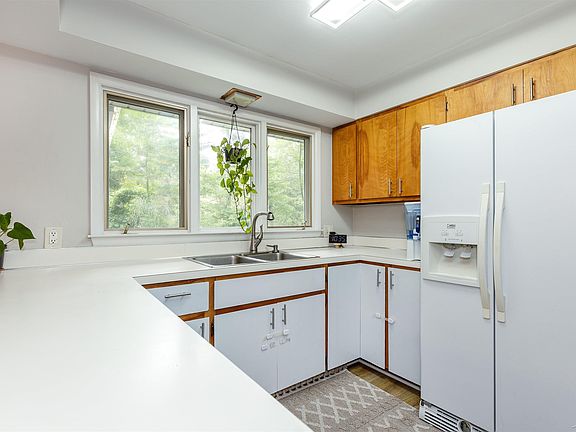 3rd image of 1506 Timber Dr